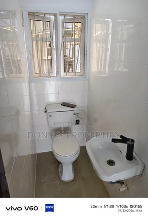 2bdrm Block of Flats in Ogunlana Drive for rent