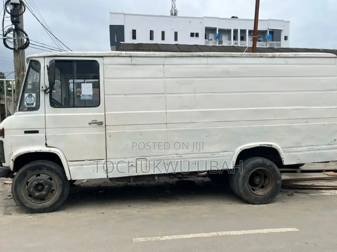 Bus 2002 White