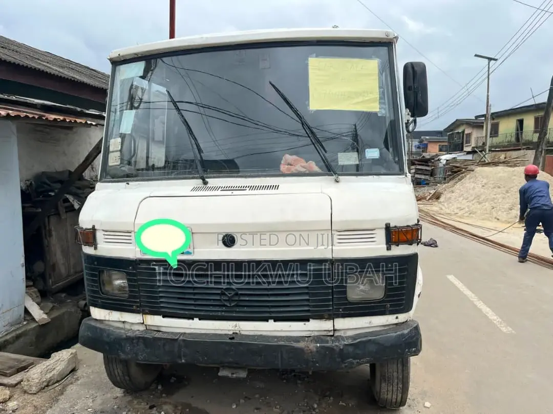 Bus 2002 White