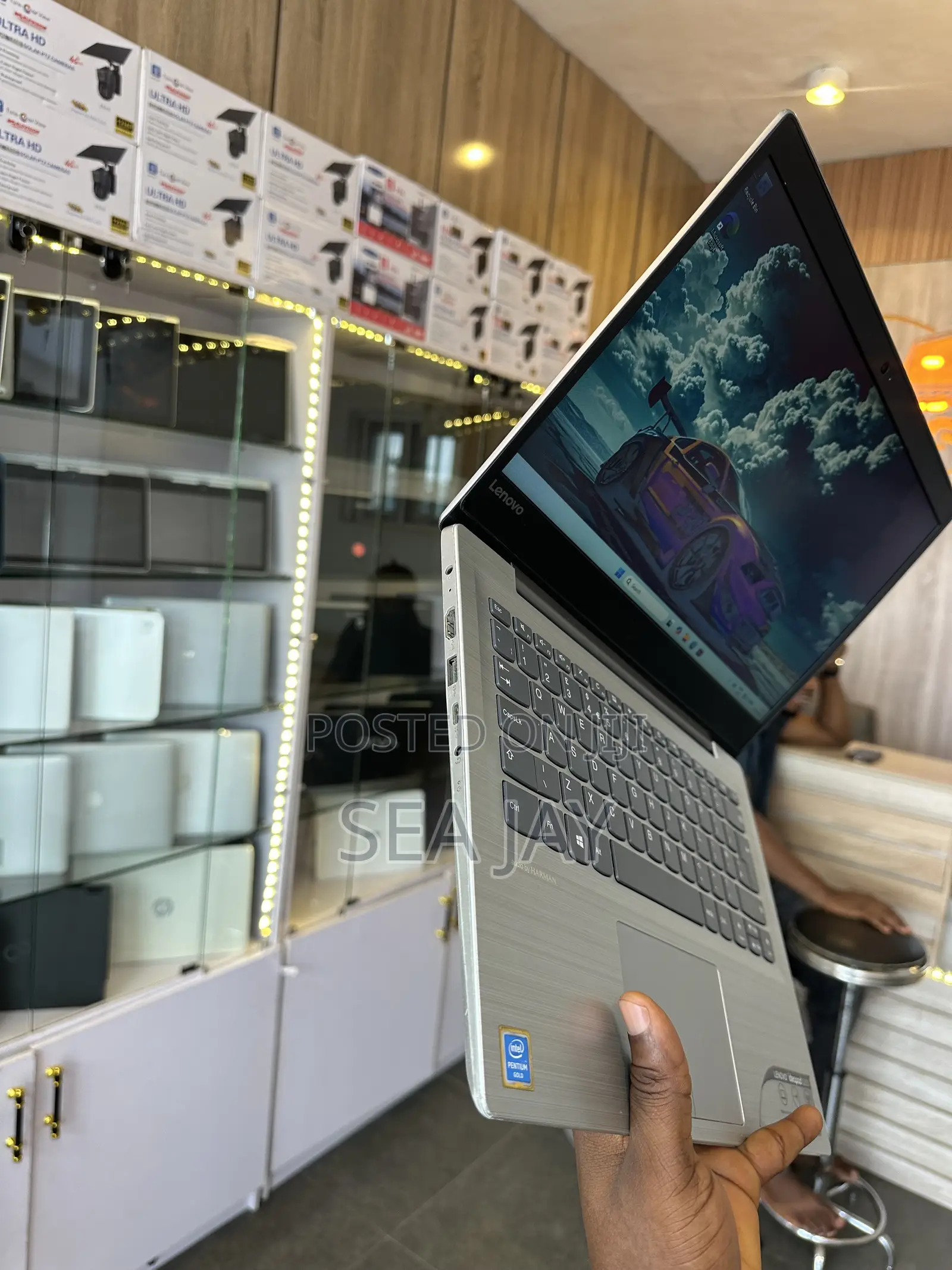 Laptop Lenovo 4GB Intel Pentium SSD 128GB