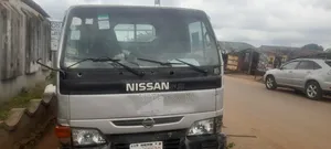 Nissan Atlas 2000 Silver