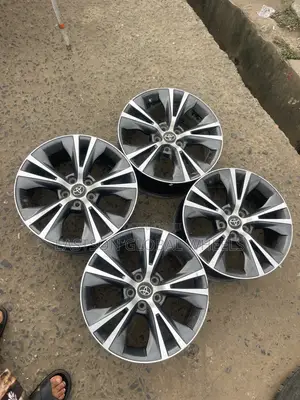 18-Inch Factory OEM Original Wheels  for Toyota Highlander 2017