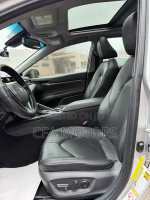 Toyota Camry 2018 Silver