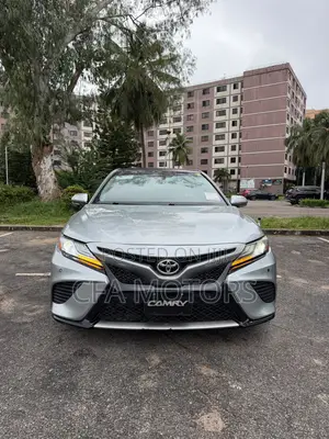 Toyota Camry 2018 Silver