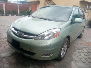 Toyota Sienna 2009 Green