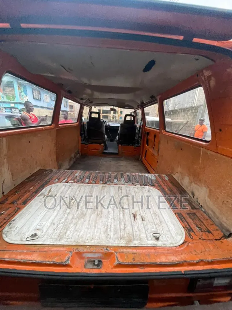 Volkswagen Transporter 2003 Orange