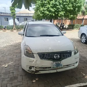 Nissan Altima 2009 White