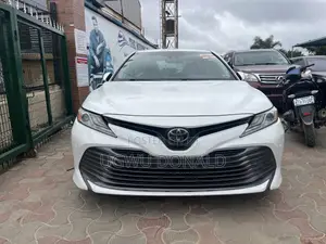 Toyota Camry 2018 White
