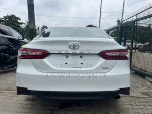 Toyota Camry 2018 White