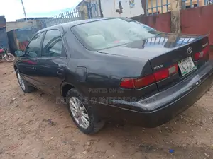 Toyota Camry LE 4dr Sedan (2.2L 4cyl 4A) 2001 Gray