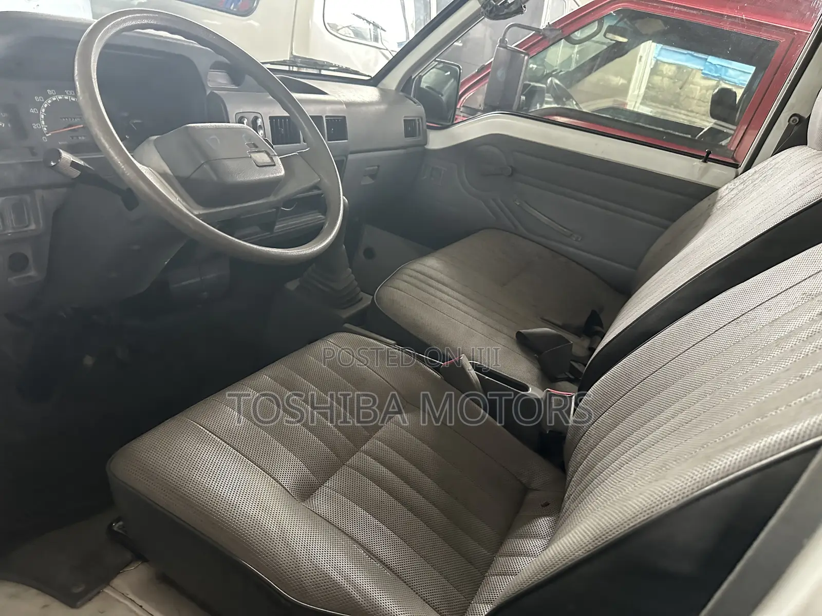 Mitsubishi L300 2004 White