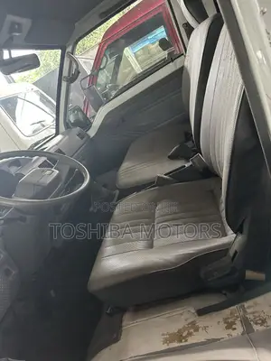 Mitsubishi L300 2004 White