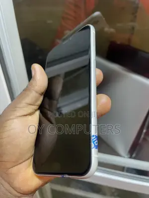 Apple iPhone XR 64 GB White