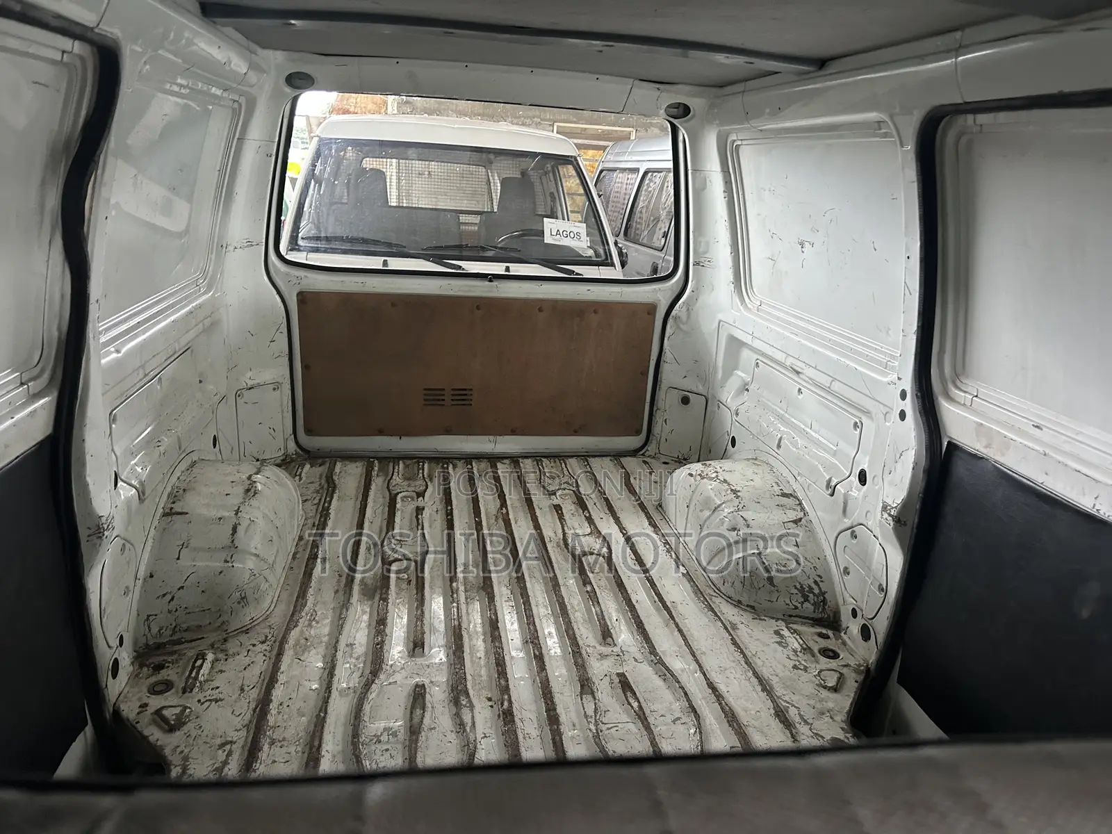 Mitsubishi L300 2004 White