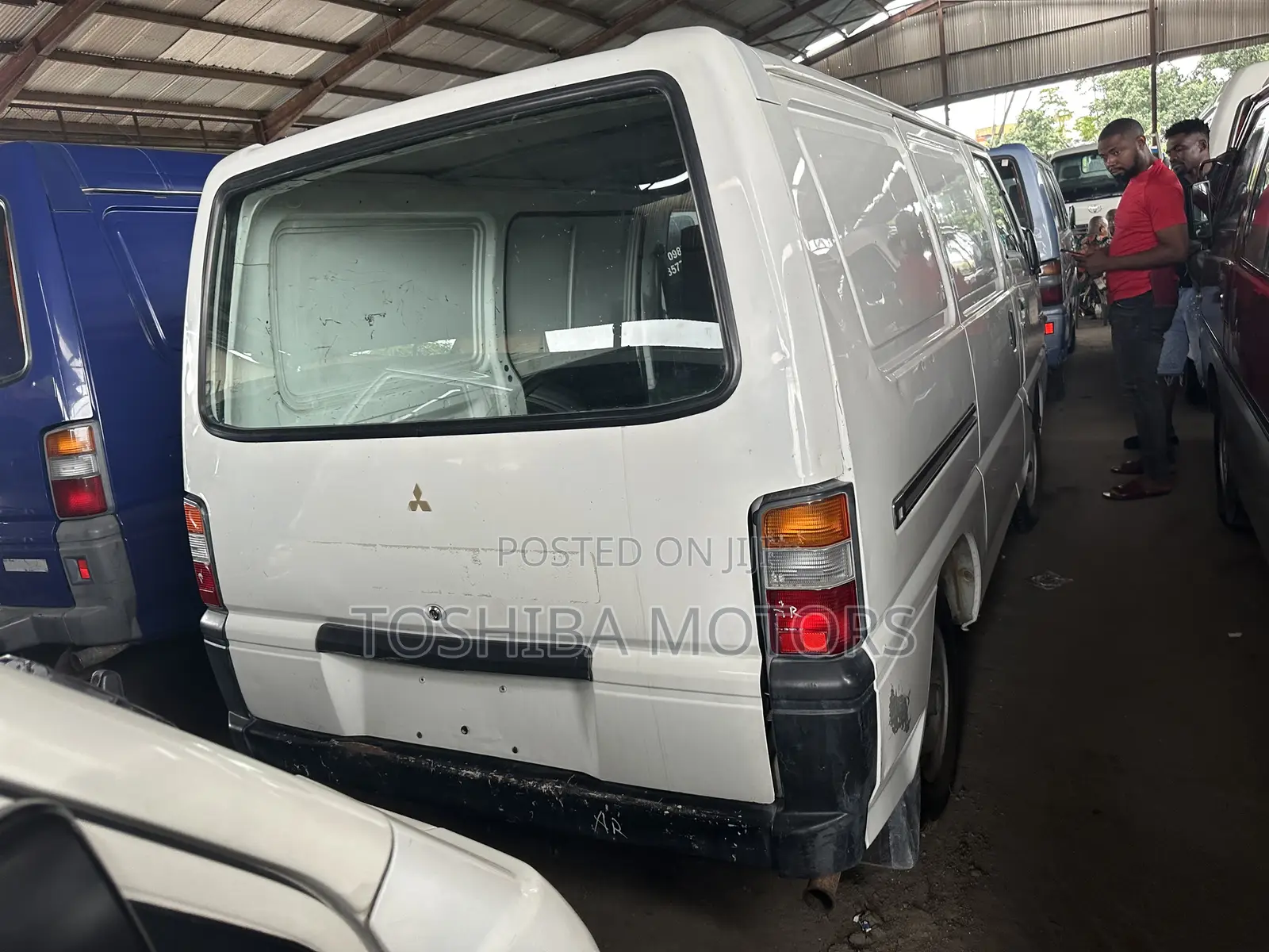Mitsubishi L300 2004 White