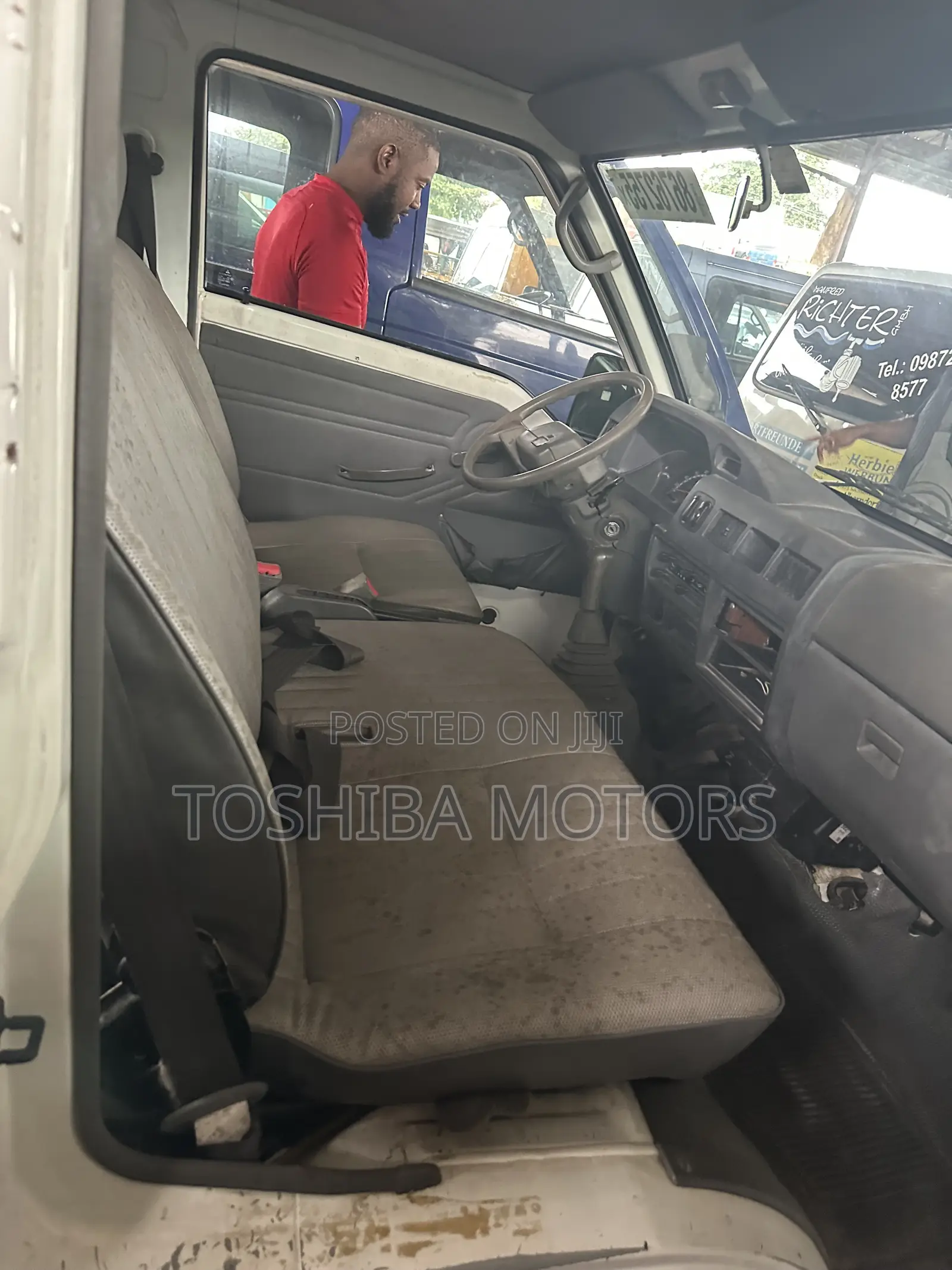 Mitsubishi L300 2004 White
