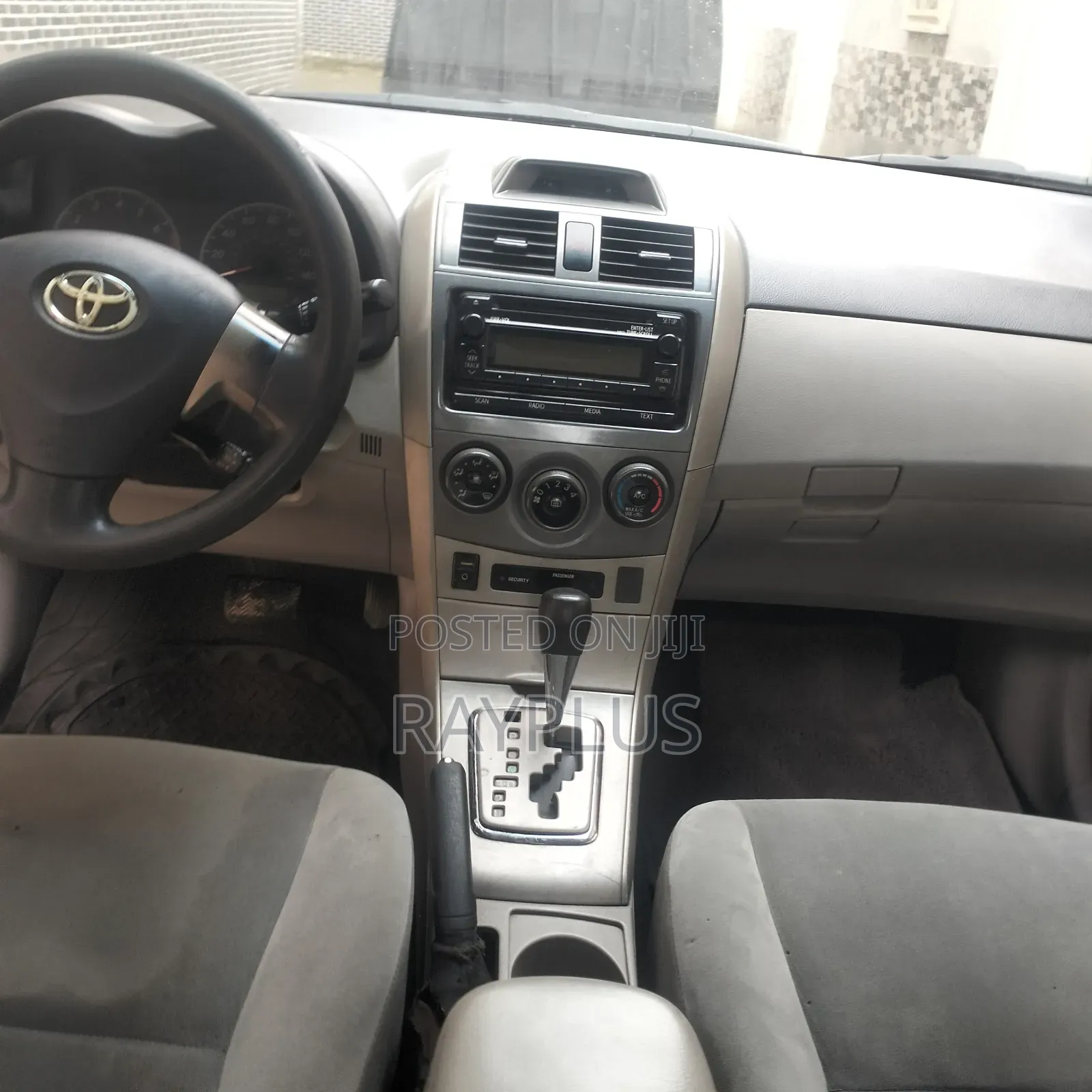 Toyota Corolla 2012 Silver