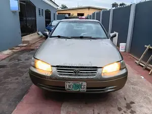 Toyota Camry 2000 Gray