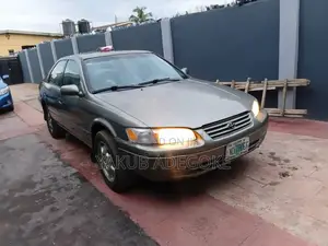 Toyota Camry 2000 Gray