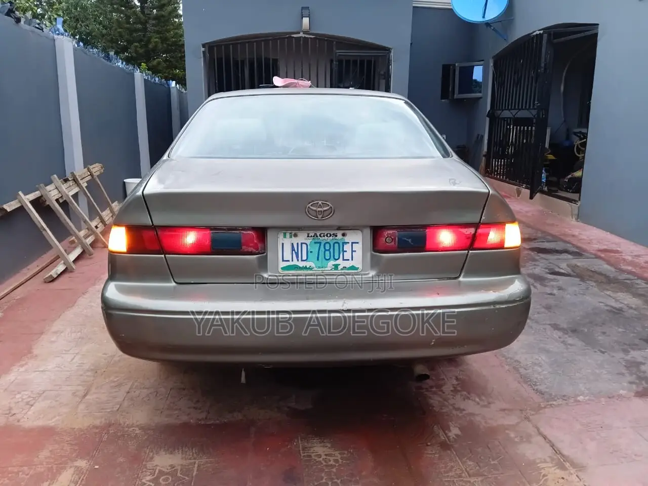 Toyota Camry 2000 Gray