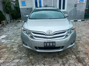 Toyota Venza LE AWD 2013 Silver