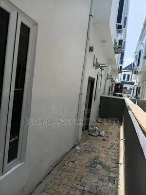 4bdrm Townhouse / Terrace in Ikota for rent