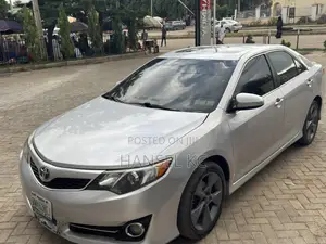 Toyota Camry SE 4dr Sedan (2.5L 4cyl 6A) 2014 Silver