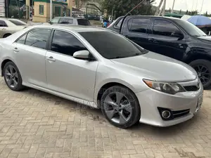 Toyota Camry SE 4dr Sedan (2.5L 4cyl 6A) 2014 Silver