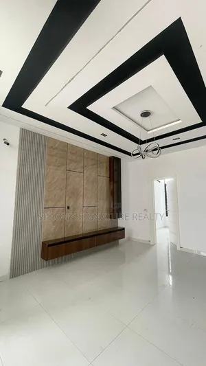 3bdrm Duplex in Ikota for sale
