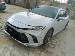 Toyota Camry 2024 Off white