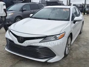 Toyota Camry XLE (2.5L 4cyl 8A) 2019 White