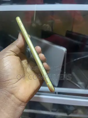 Apple iPhone 11 64 GB Yellow
