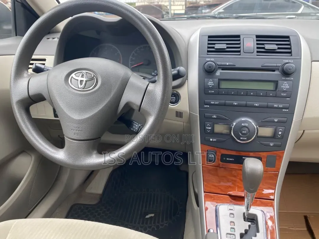 Toyota Corolla 2010 Gold