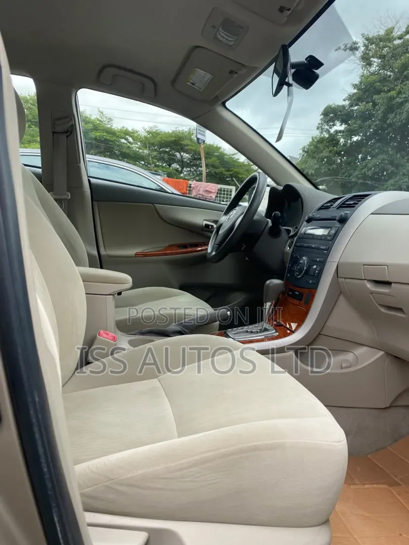 Toyota Corolla 2010 Gold