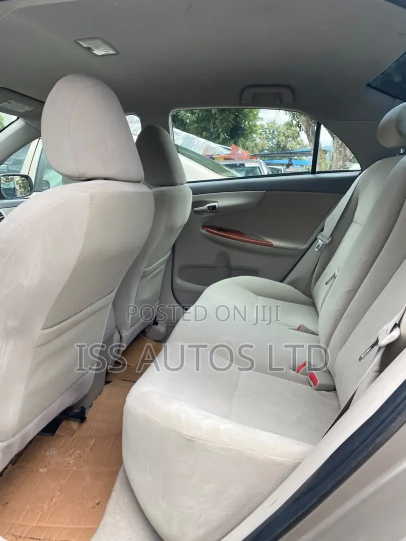 Toyota Corolla 2010 Gold