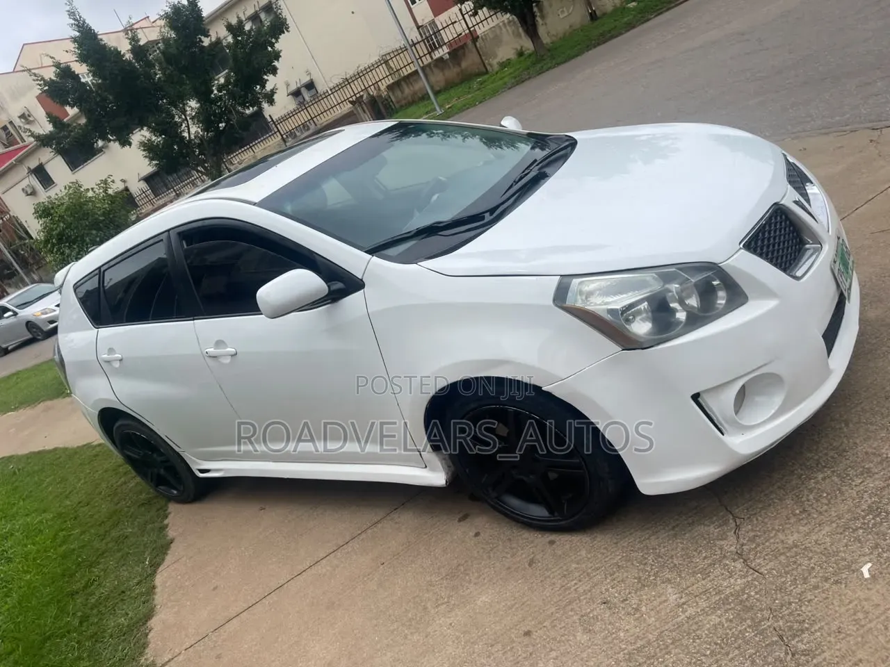 Pontiac Vibe 2010 White