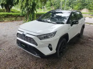 Toyota RAV4 Hybrid 2019 White