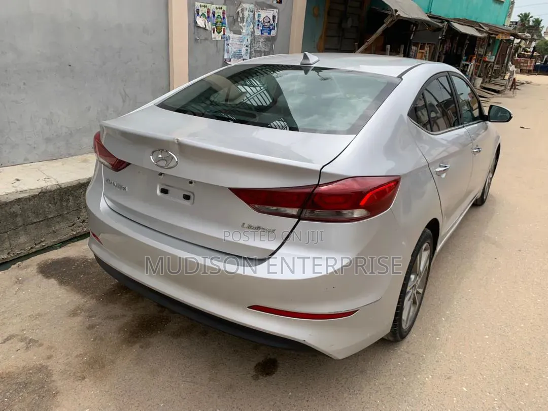 Hyundai Elantra 2017 Silver