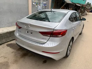 Hyundai Elantra 2017 Silver