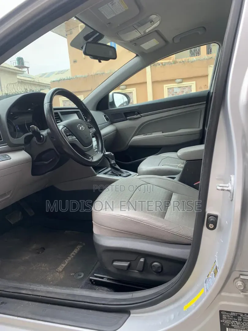 Hyundai Elantra 2017 Silver