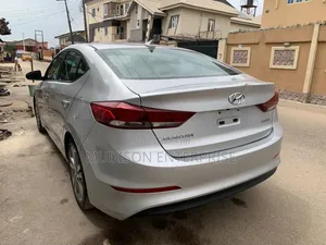 Hyundai Elantra 2017 Silver