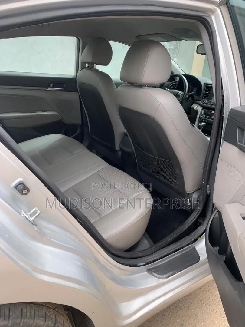 Hyundai Elantra 2017 Silver