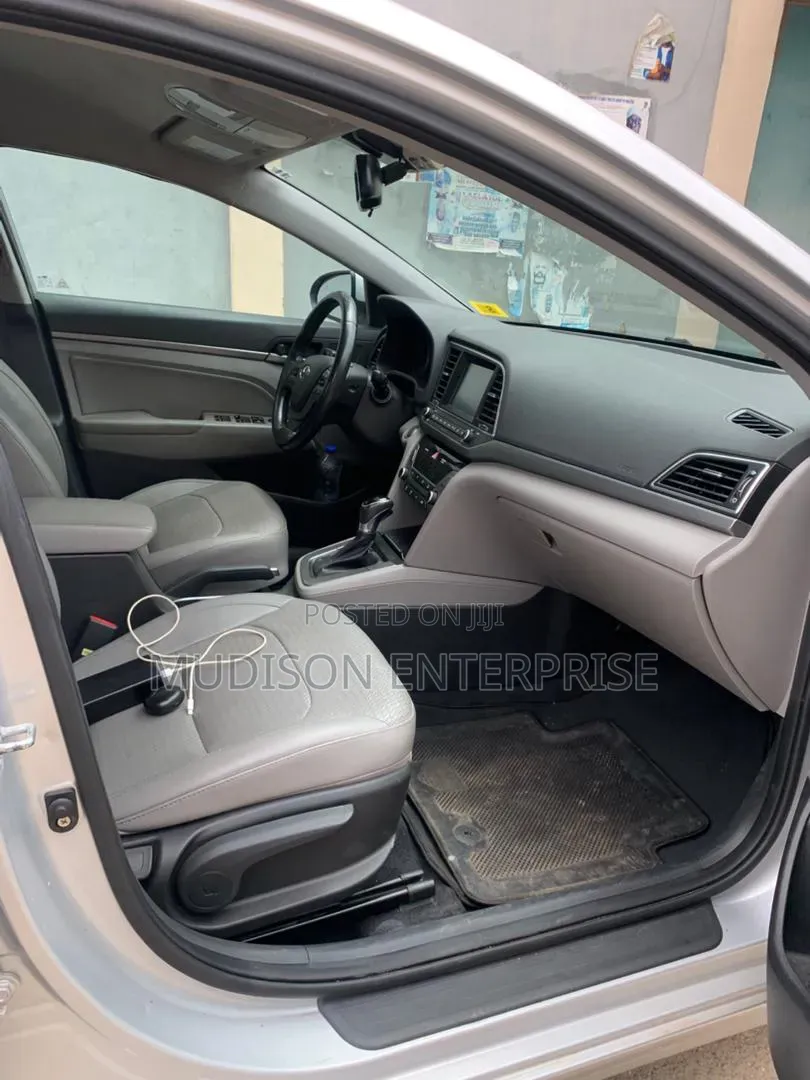 Hyundai Elantra 2017 Silver