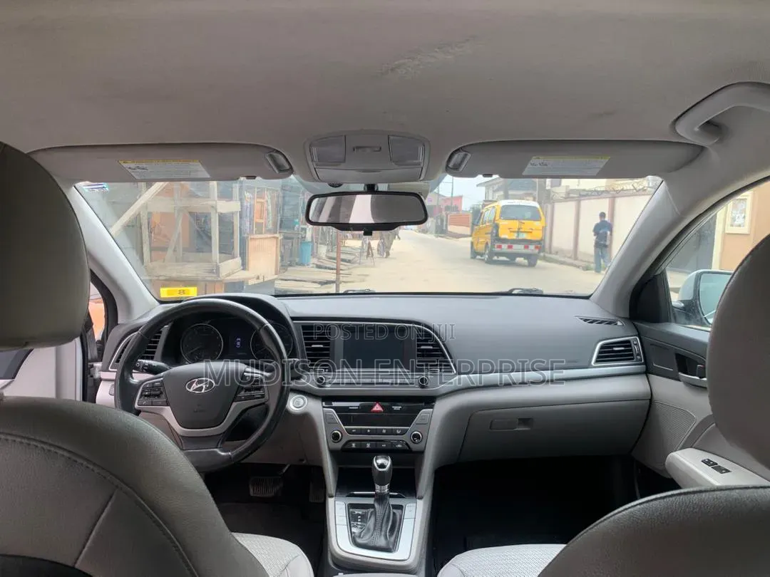 Hyundai Elantra 2017 Silver