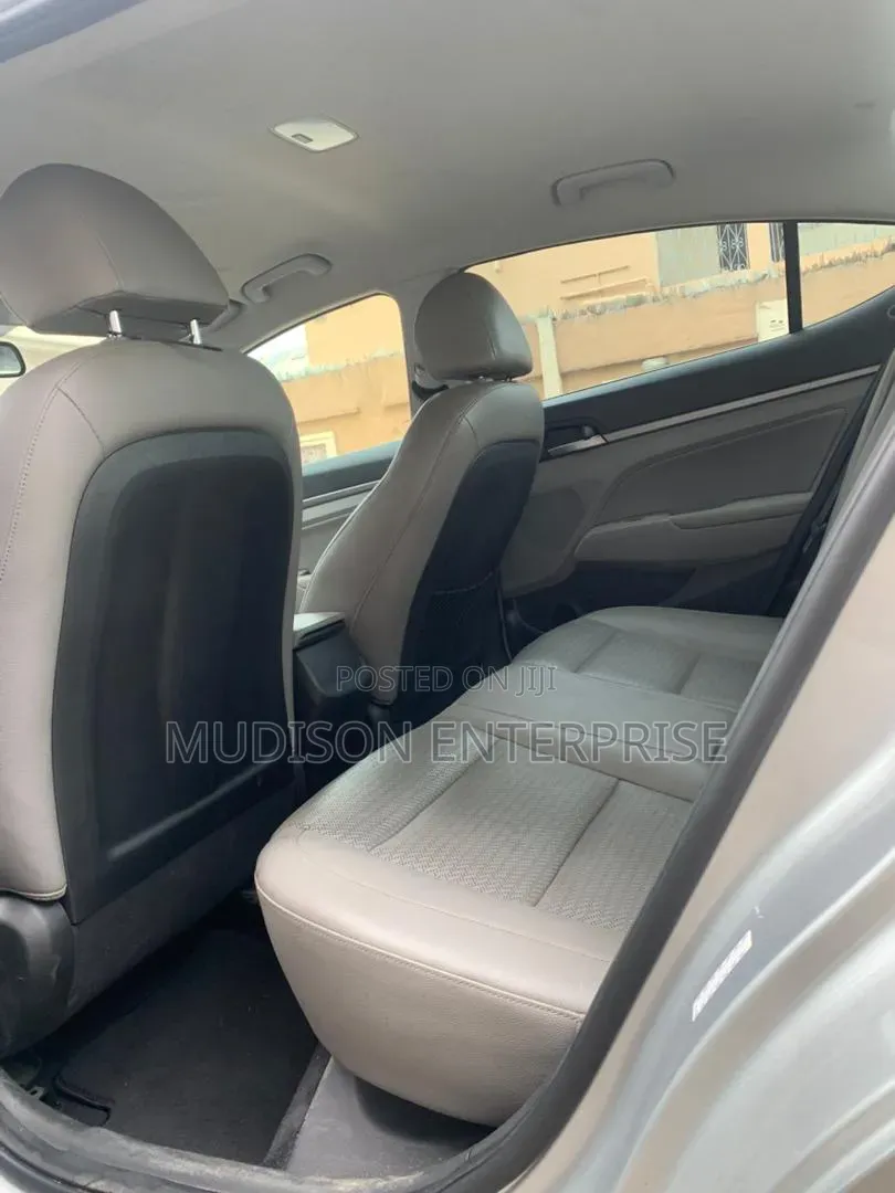 Hyundai Elantra 2017 Silver