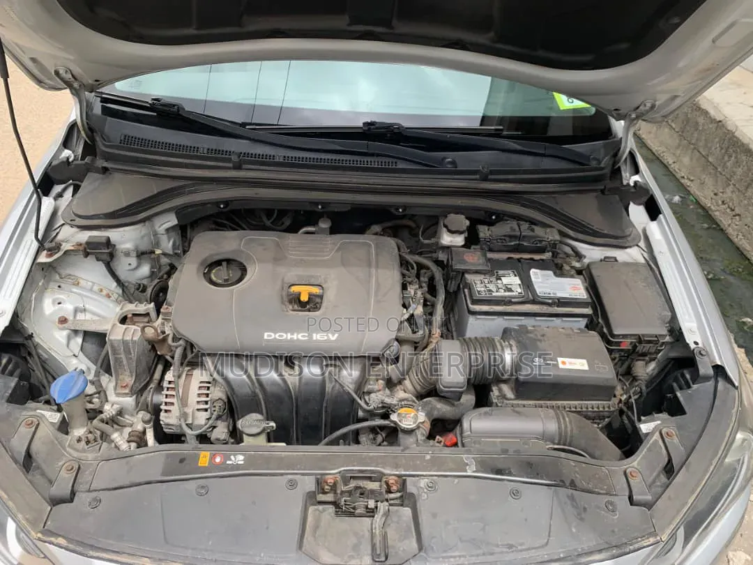 Hyundai Elantra 2017 Silver