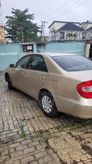 Toyota Camry 2004 Gold