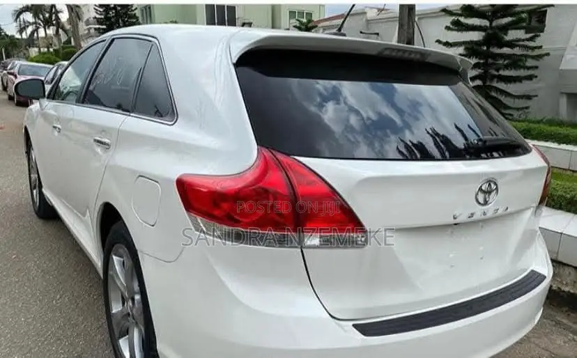 Toyota Venza 2010 White