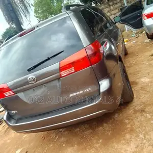 Toyota Sienna 2005 Silver