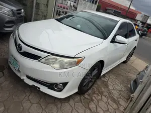 Toyota Camry SE 4dr Sedan (2.5L 4cyl 6A) 2013 White